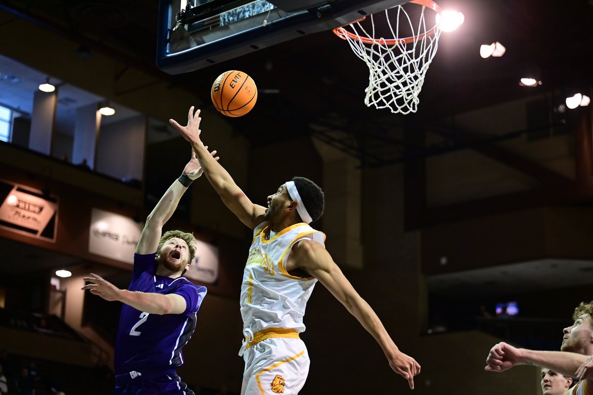 No.11 Men’s Basketball is Bound for their Third Consecutive NSIC Championship Game, Powering Past Winona State in Semifinal Round

Recap: umdbulldogs.com/news/2024/3/4/…

#BulldogCountry