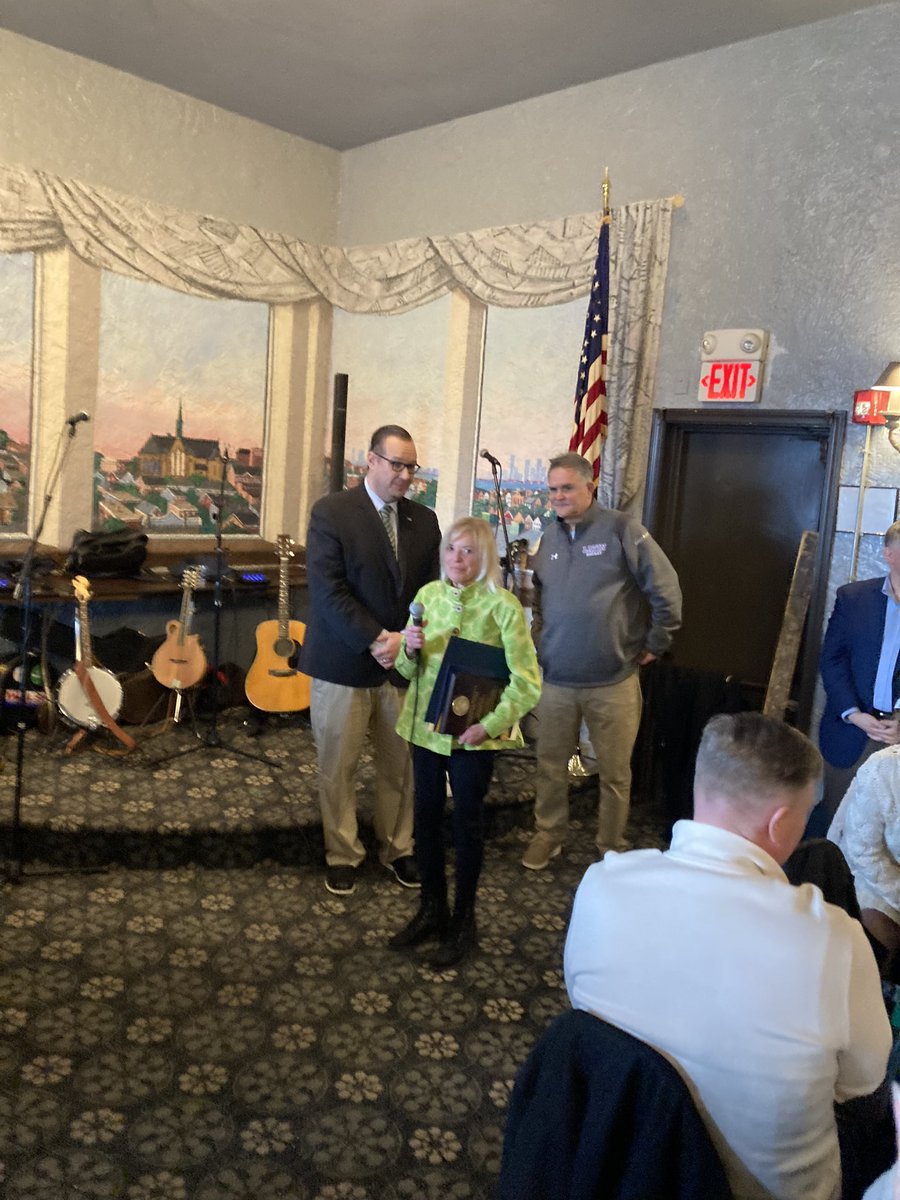 Wonderful joining friends, neighbors and colleagues at the @Seapoint367 for the @SBCitzAssociat1 Jimmy Flaherty Breakfast to thank and honor our Henry Knox Unsung Heroes for their dedication to our community and to kickoff our St. Patrick’s Day and Evacuation Day celebrations!