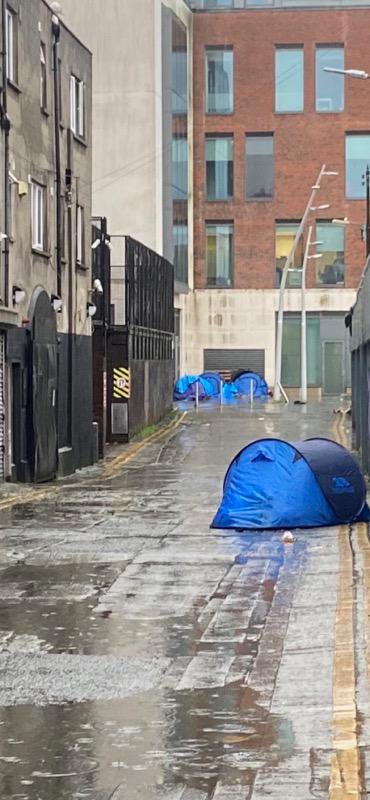 A wet & windy night - served 400 meals @TiglinIreland today & our walking teams gave out 12 x sleeping bags 15 x Emergency blankets 40 x Tents. Each tent and bag can = difference between life & death. This must CHANGE #makingadifferencetogether @OireachtasNews @DeptHousingIRL