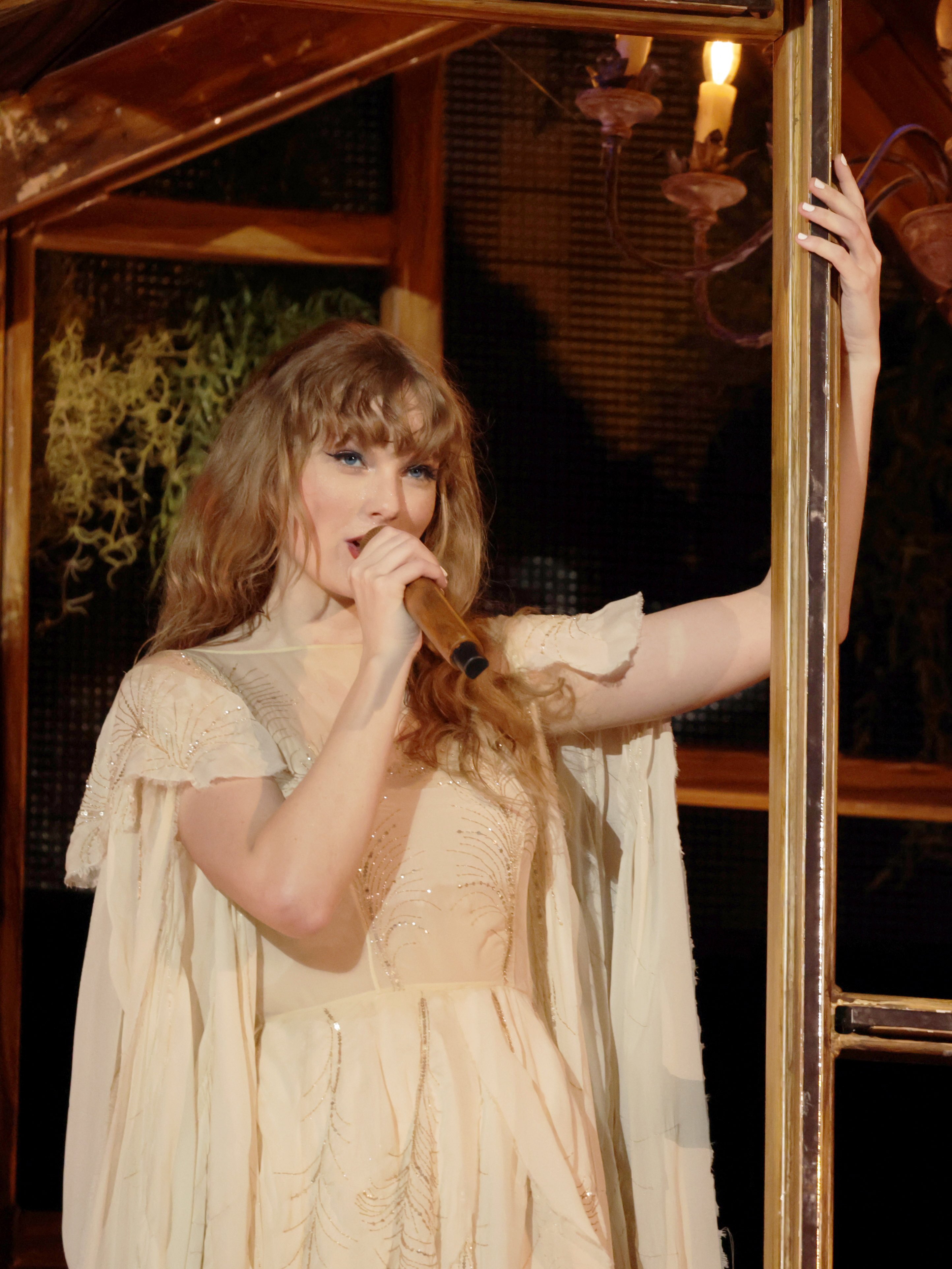 VJBrendan.com: 'Cosmopolitan' Cover Girl: Taylor Swift