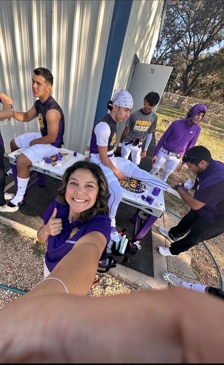 Happy 18th birthday to our student AT, Anissa 🥳 enjoy your day!!!