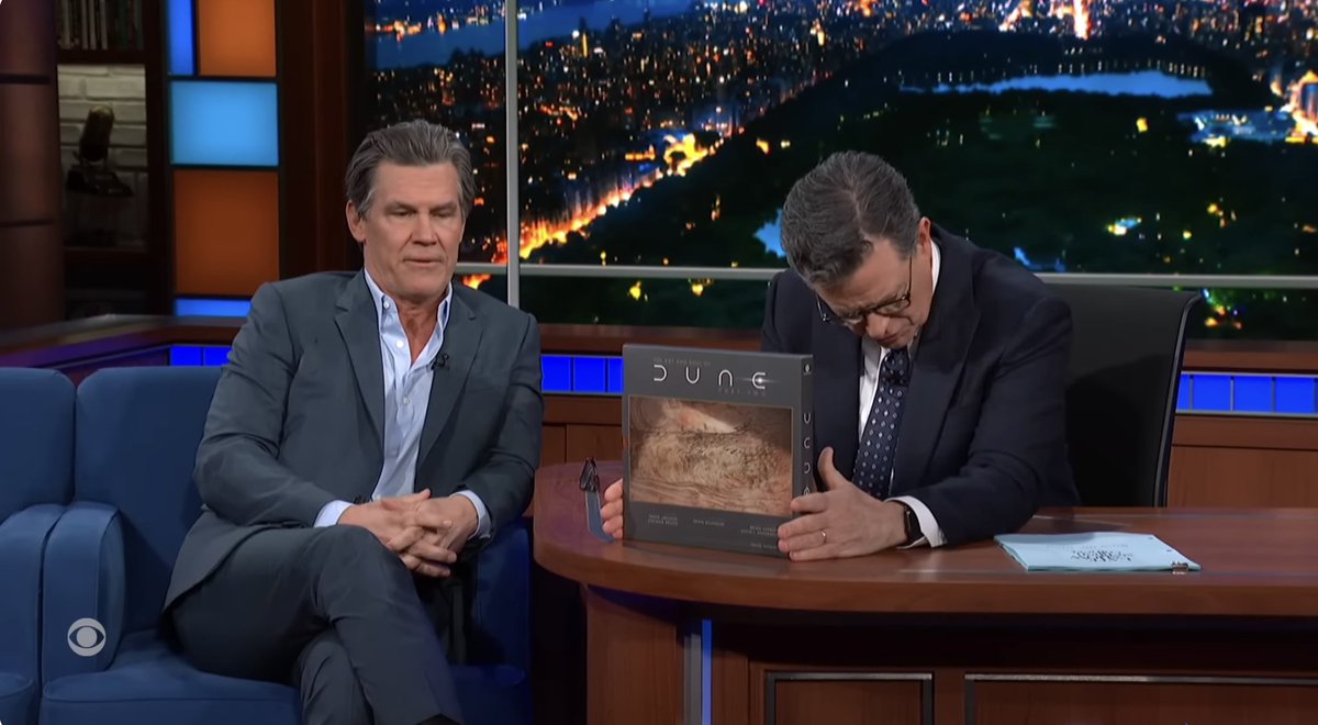 ICYMI: Josh Brolin made an appearance on The Late Show with Stephen Colbert, spreading some Dune magic! 🌟✨ Watch as he not only promoted our latest release but also gifted Stephen a copy of The Art and Soul of Dune: Part Two by Tanya Lapointe. 📚🎥 Dive into the world of…