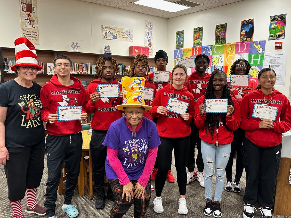 Reading brings us so much joy! "Hats off" to our marvelous guest readers 👏🎩  #ReadAcrossAmerica <a href="/vcollins02/">Victoria collins</a> <a href="/deklt/">Tami Dekle</a>