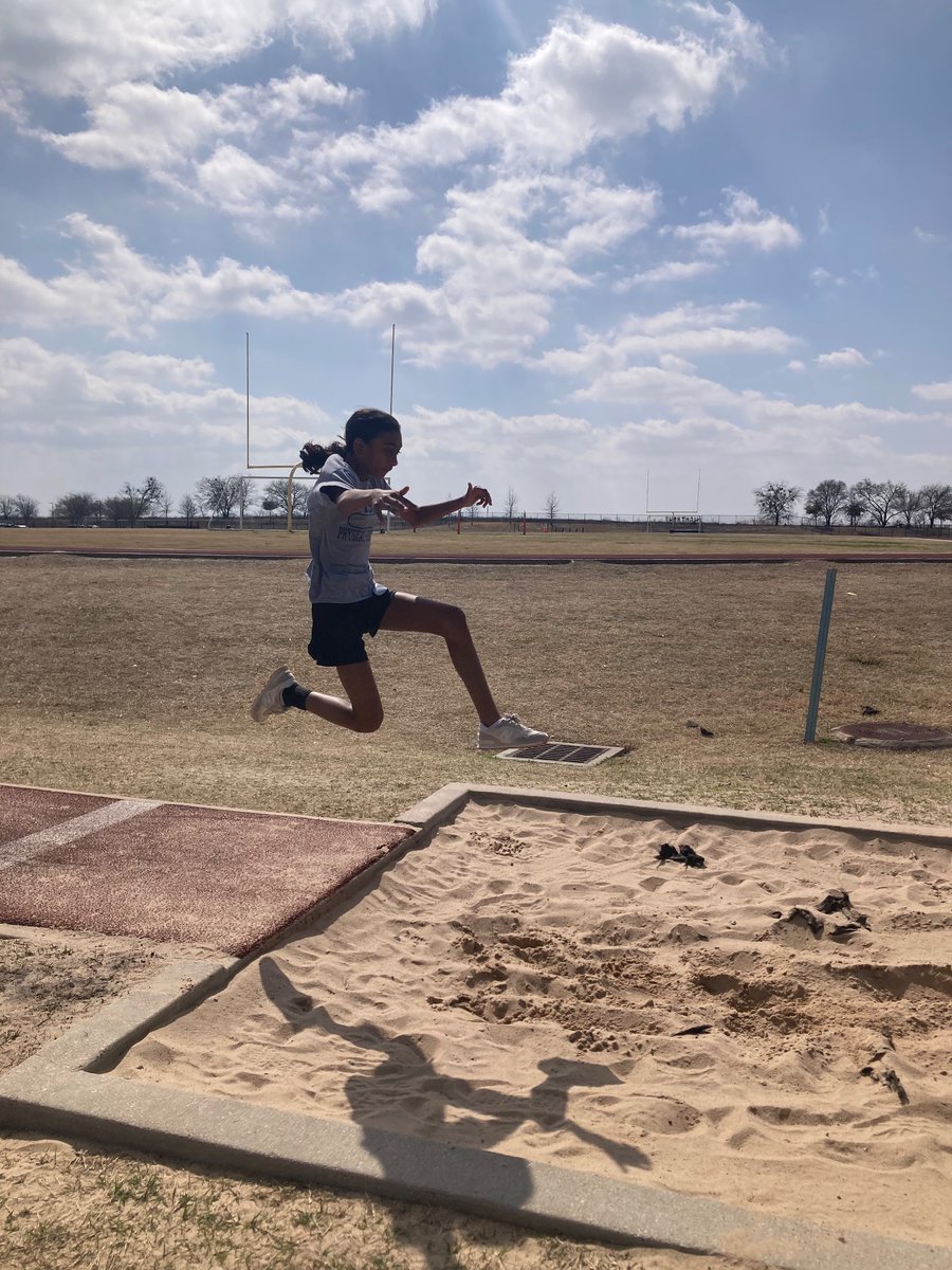 Learning field events in pre athletics! We have some talent coming up! @FISD_NelsonMS #NighthawkNation @ihsknightstrack