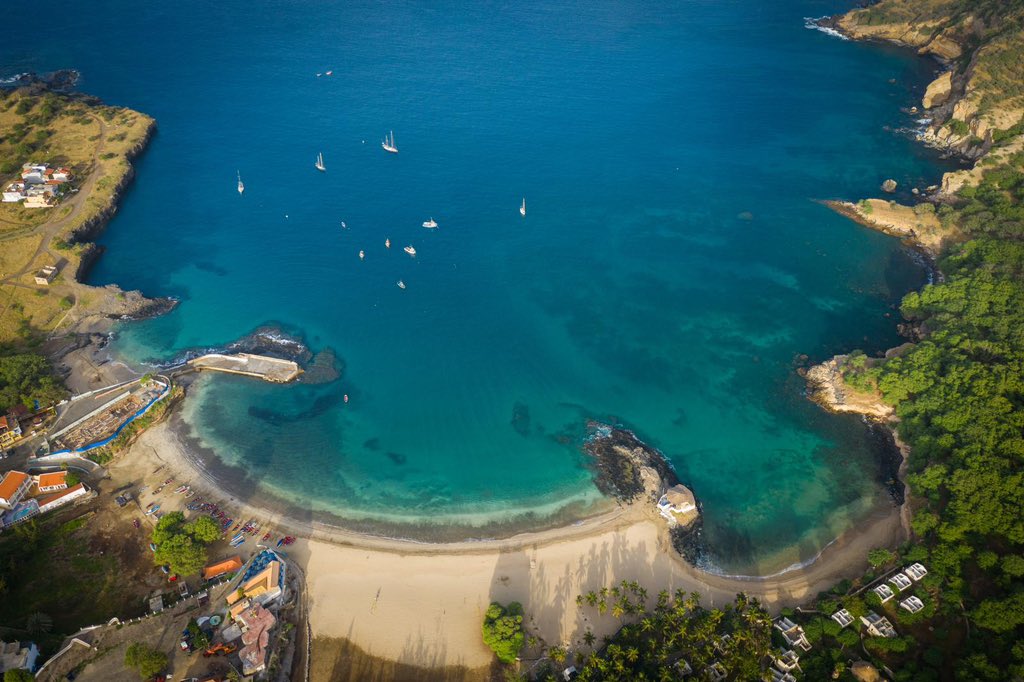 buyoya_olivier's tweet image. Great to be back again in #CaboVerde for the launch of the country’s Private Sector Diagnostic #CPSD.
Prepared by @IFC_org &amp;amp; @WorldBank, the report highlights that #CaboVerde can attract increased private investment into key sectors such as fisheries, aquaculture, digital &amp;amp; #tech