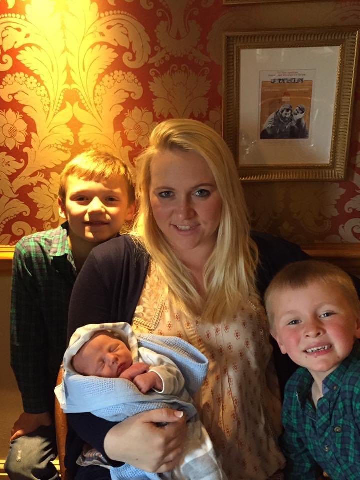 robynbrookes2's tweet photo. @OliLondonTV Oh my please!!!! Parents can have lives too!!! Aslong as they aren’t drunk incharge of a baby let them be!!! I took all 3 of my babies to pubs “bars” from birth….hers an 18 hour old….4 year old and 7 year old!! https://t.co/TSNpefU9dc