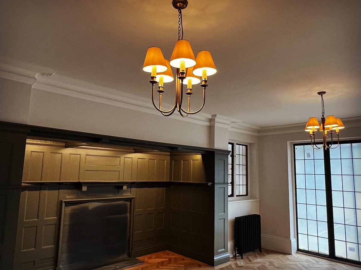 LecEtec's tweet image. Finishing touches 👌 Arcled led strip in angled profile in fireplace and Jim Lawrence pendants 👍 @arcled_  #arcled #arcledlighting #ledprofile #jimlawrencelighting #livingroomlighting #chislehurst  #bromley