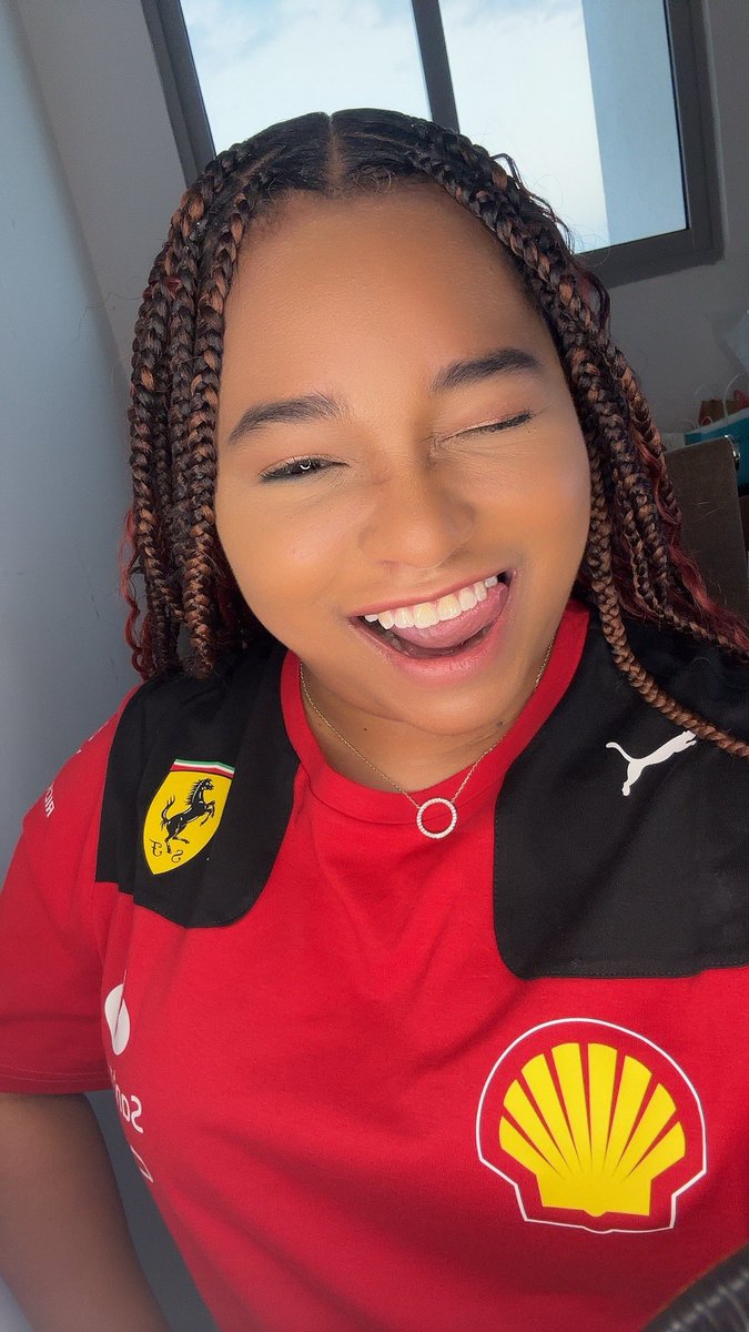 opaldeycaza's tweet photo. Chat i did a thing #f1 #f1stream on twitch in a bit 😛 Alexa play Smooth operator https://t.co/lol5QAX6aL