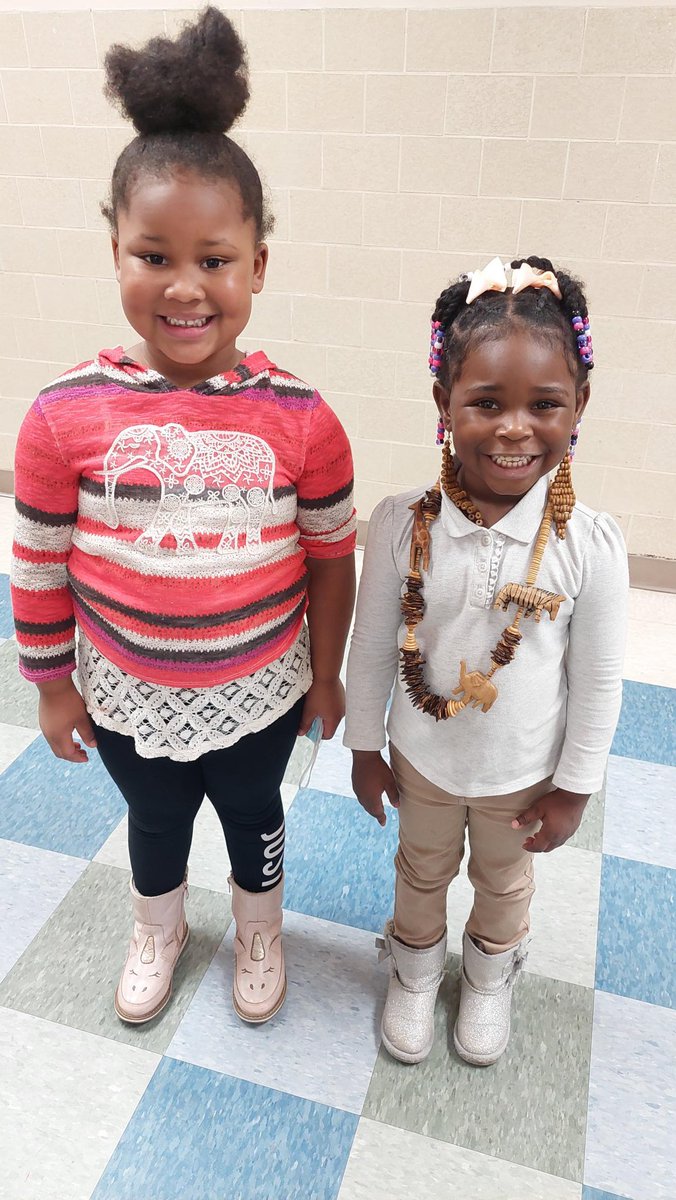 elementaryida's tweet photo. Pre-k understood the assignment! @MNPSLibraries @MNPSPreK #readacrosstheworld https://t.co/SzGU9oX8aZ