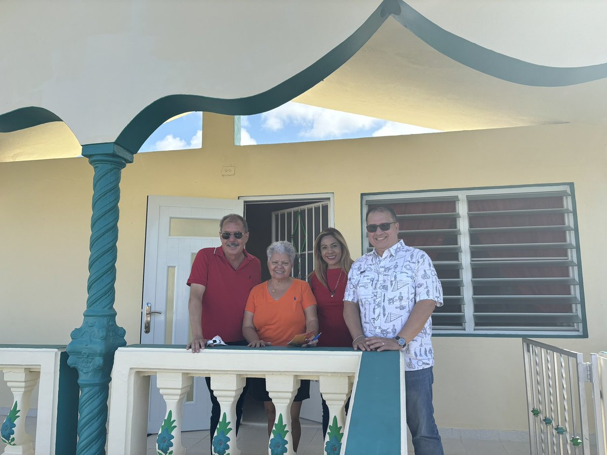 mariejoancamara's tweet photo. Agradecida con mi gente de la urbanización Villas de Loíza, por su respaldo y recibimiento. Como su próxima representante del Distrito 37, estoy comprometida a trabajar por un gobierno justo y honesto. 

Acompañada de mi equipo de campaña junto a @JuanZaragozaPR @ramontorrex https://t.co/ly4fwtyGhC