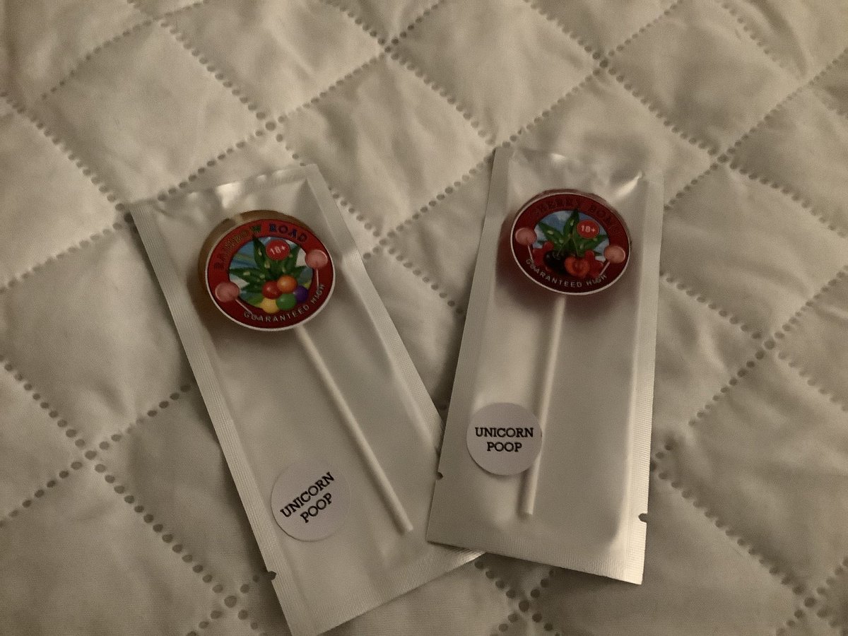 ELEVATEDLMNTS's tweet photo. Should have given these out at the Willy wonka show in Glasgow 😂 

@DoctorPotions 40mg per lollipop 🍭 

Saved the best till last 💚💚 https://t.co/DpYn1Hv4q0