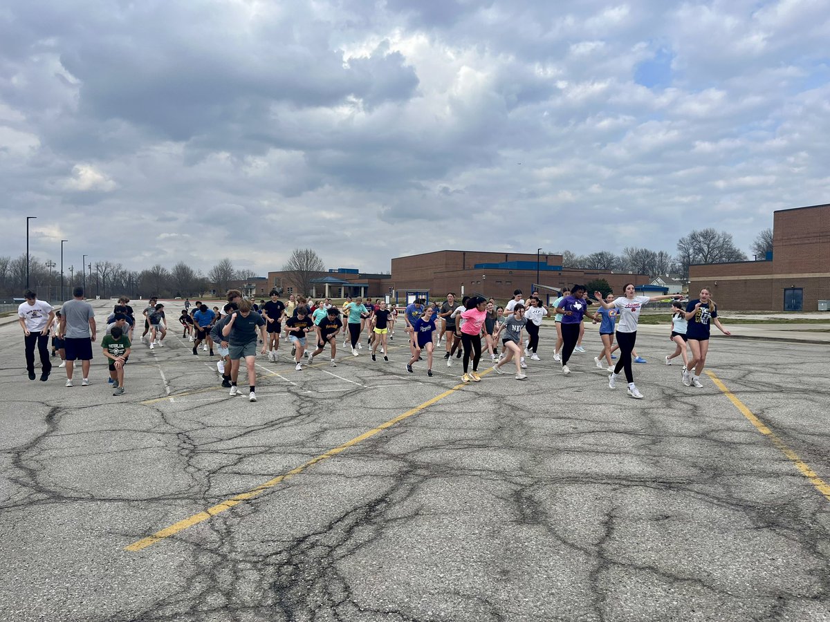 MrsGoeglein's tweet image. Here we go @SVEagleTrack - Week 2! These AOD’s and many more athletes were taking care of business! Way to go Emily, Sharde, Caden, Beckett, Jayden, Sebastian, Jovonni, and Hayden!