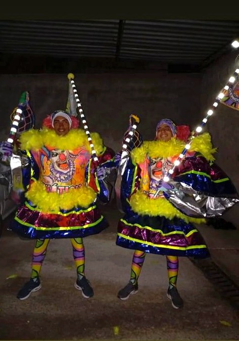 BateOficial's tweet photo. LUNÁTICOS DE QUEIMADOS

🎭 CARNAVAL 2024 🎭

#batebola #batebolas #bateboleiro #bateboleira #bateboleiras #bateboleiros #euamobatebola #carnavalrj #carnaval2024 #batebolete #originalidades #suburbio #photography #riodejaneiro #planetabatebola #cultura https://t.co/DzkRRfPZjO