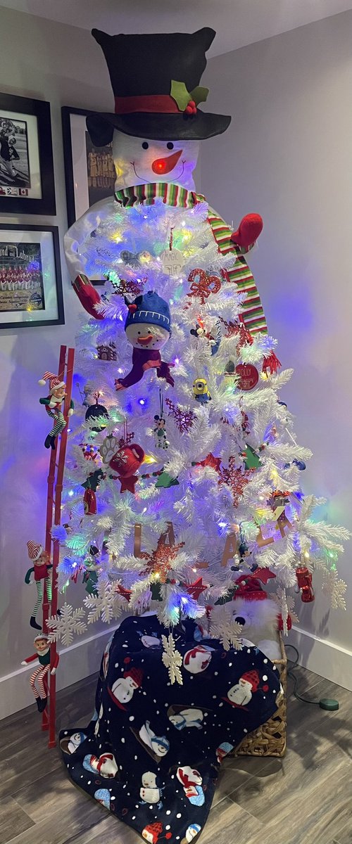 YstoneYstone's tweet photo. Moving on from 🎅🏻 to❤️ to ☘️ #justbecause #decoratingfun https://t.co/pb4vIgVCFR