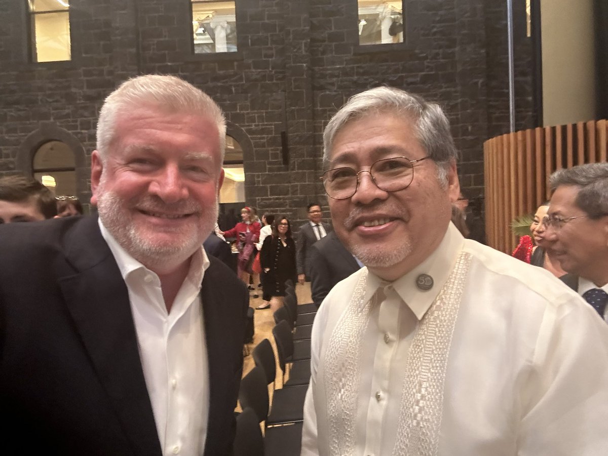 Great to catch up with my friend and former @PHMissionNY colleague Enrique @SecManalo. Doing a terrific job as Philippines Foreign Minister. And an important speech by @bongbongmarcos in Melbourne @LowyInstitute last night.