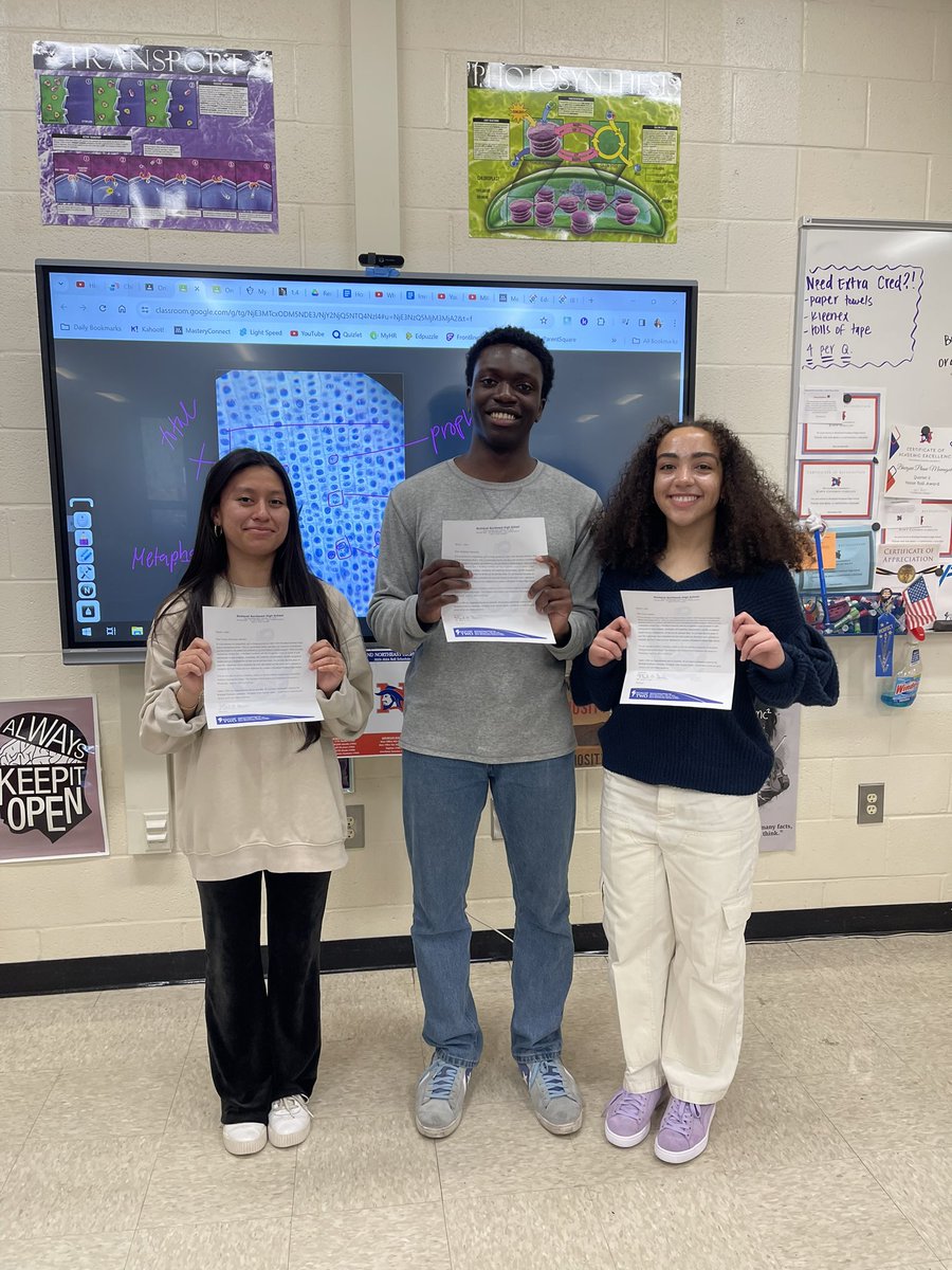 Congrats to these 3 wonderful kids for being nominated for Outstanding Senior Award. Well-deserved! 👏🏽 @rne_ib @RNECavaliers @mark1_sims #WeBelieveWeAchieve