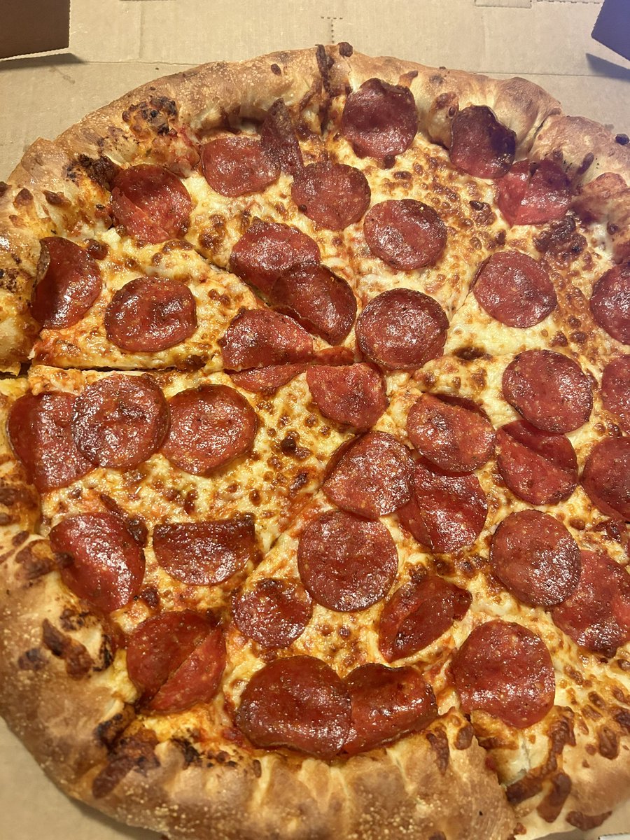 FJerry20's tweet photo. An awesome way to spend a Monday night watching some Naruto Shippuden synced up to some episode reactions/commentary by @verticyreacts @Verticy and eating some pizza for dinner https://t.co/SVDj4c8dX1