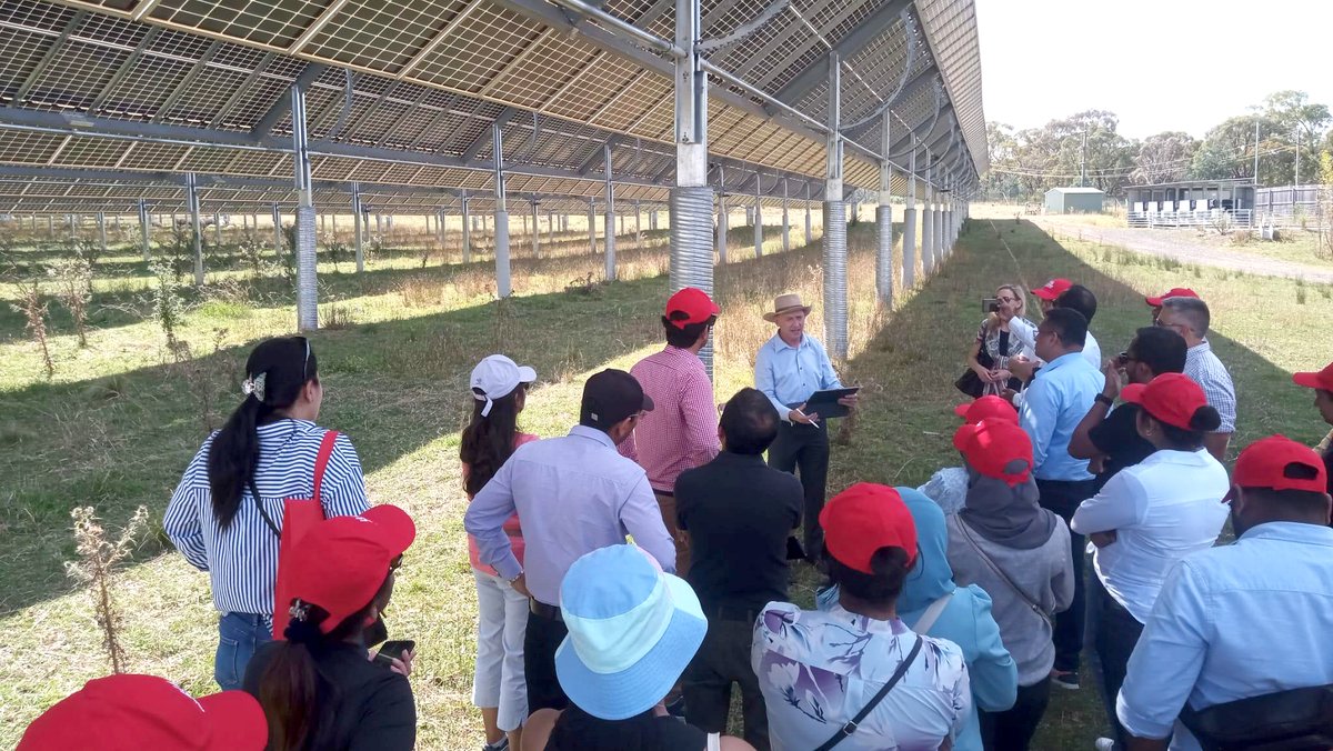 Participants in the @AustraliaAwards Accessing Climate Finance Short Course visited Solar Share in Canberra last week, acommunity solar farm co-owned by members of the nearby community. @GriffithBiz @Griffith_Intl