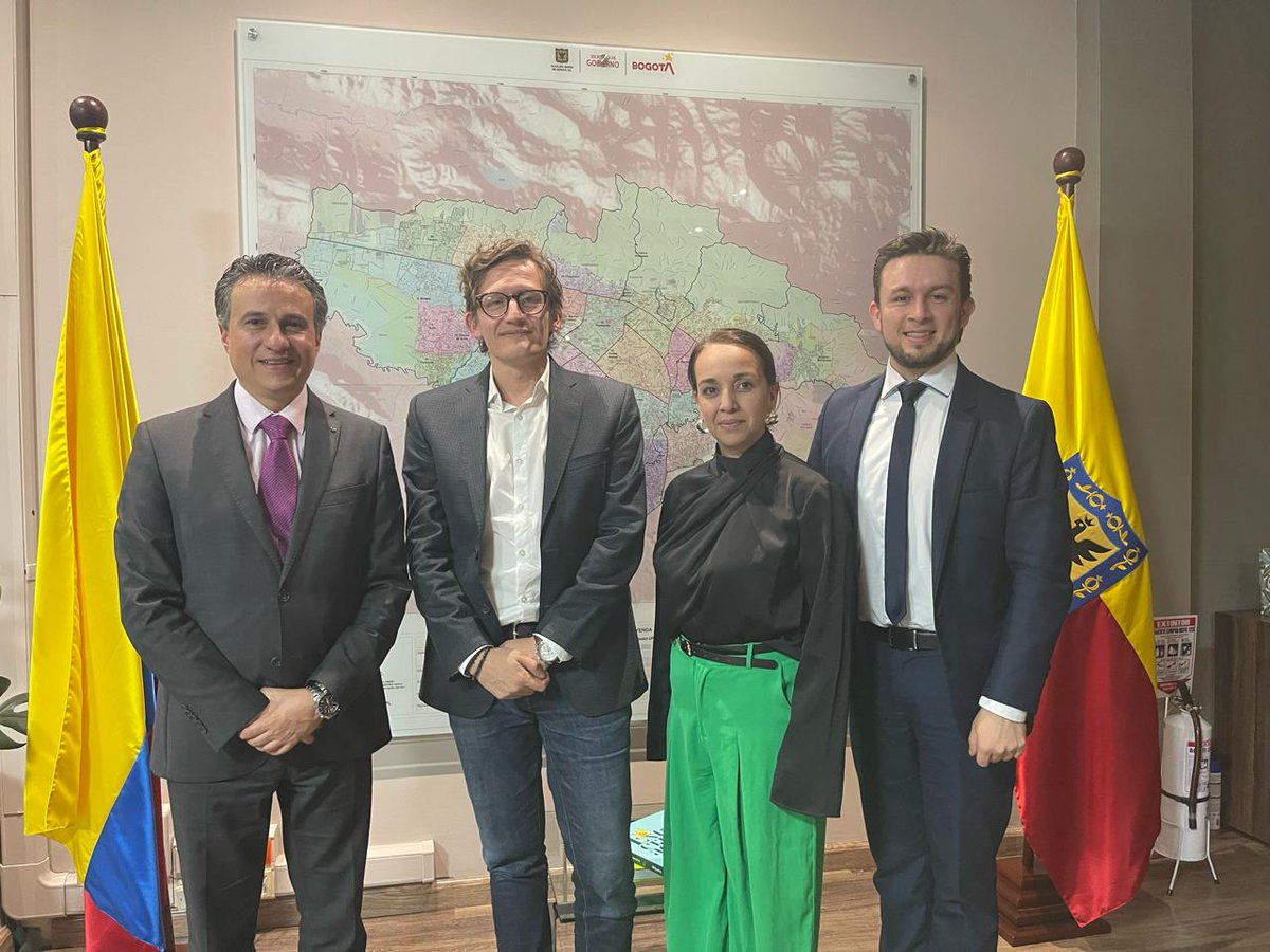 Asobares's tweet photo. Terminamos encuentro con Secretario de Gobierno @GAquinteroA y Directivos @asobares. Entre los temas tratados, decreto redes de cuidado y propuesta mejora 2.0, articulación interinstitucional para la gestión nocturna, apoyo al comercio formal y próximo proyecto de Acuerdo Bogotá 24 horas.