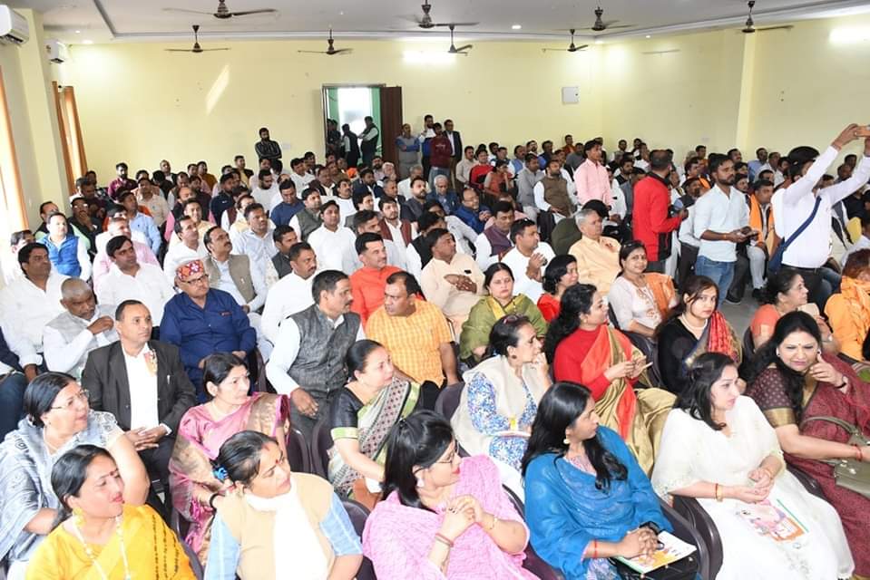 जिला कार्यालय भाजपा गौतम बुद्ध नगर पर चौथी बार लोकसभा का टिकट होने पर आदरणीय डॉक्टर महेश शर्मा जी का आगमन होने पर कार्यकर्ता बंधुओं के द्वारा स्वागत सत्कार का कार्यक्रम संपन्न हुआ
 जिला महामंत्री के नाते मेरी उपस्थिति भी रही।