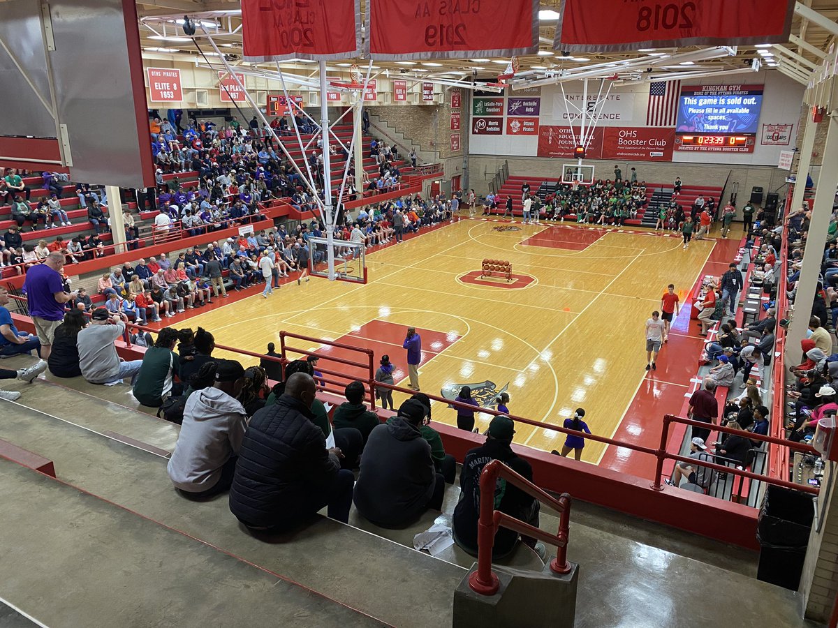 HardwoodPrepsIL's tweet photo. Kingman Gym @ Ottawa

A MUST 👀 Super-Sectional! One of the loudest gyms I’ve ever been to! Over 2,500 in attendance. The Pirates are outstanding hosts. There’s a reason Kingman is one of Best Gyms in Illinois. You want that rowdy March Madness atmosphere, you come to Ottawa 🔴⚫️ https://t.co/3aseWrfPVy