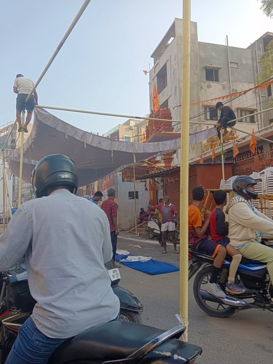 sreeramreddym75's tweet image. Exams time traffic halt creates tension