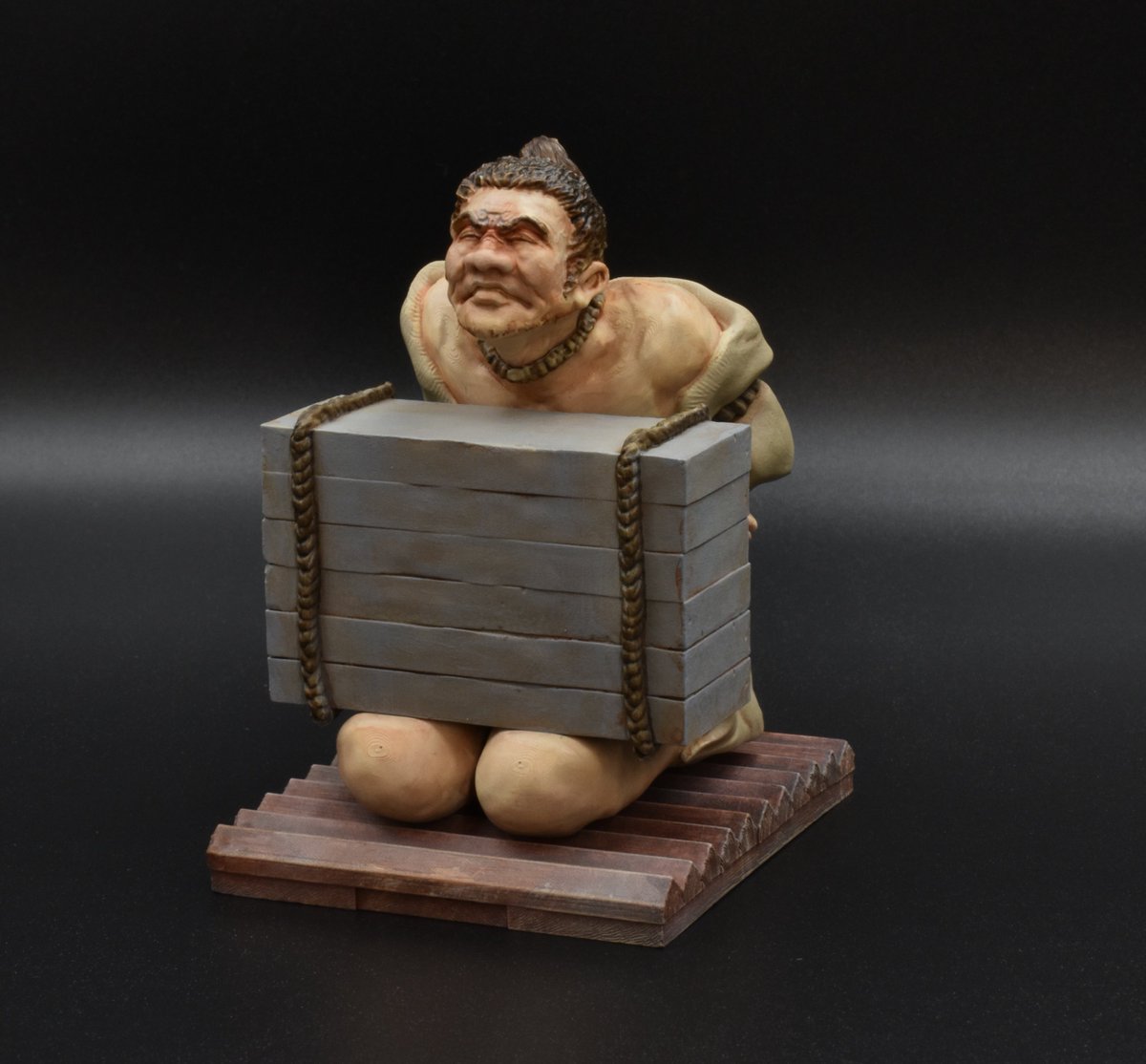 石抱男松 完成】 ［石抱き］ 江戸時代に行われた拷問 そろばん板と呼ばれる