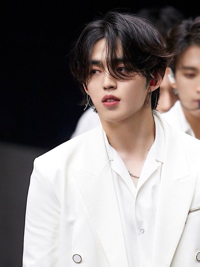 aboutscoups's tweet photo. scoups’ long black hair >>> #에스쿱스 https://t.co/aBzPq8zlT3