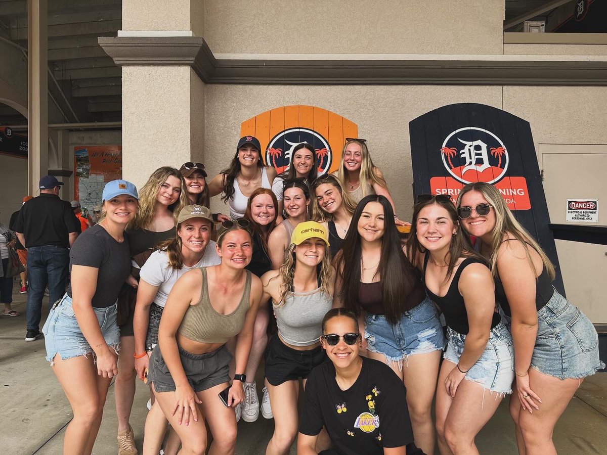 WMUSoftball's tweet photo. From one ball field to another. Go Tigers! 
#BroncosReign #BrandNewBroncs #Redefined @tigers https://t.co/09kjmbcoPZ