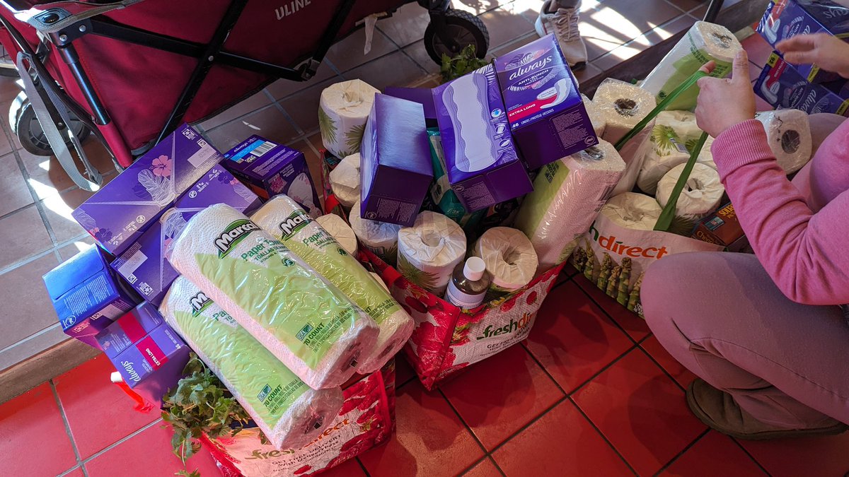 KhalsaAidUSA's tweet photo. Khalsa Aid New York provided groceries and hygiene items to UMMA to be distributed to 24 single mother undocumented families in Queens, NY.

#groceries #hygieneitems #nyc #volunteers #khalsaaidusa #khalsaaaid https://t.co/dWo0vQ0HvF
