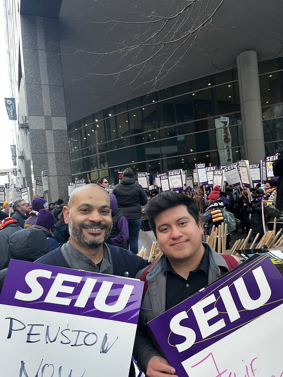 Council President @ElliottForWard1 and I joined janitors @SEIU26. We are in solidarity with you.