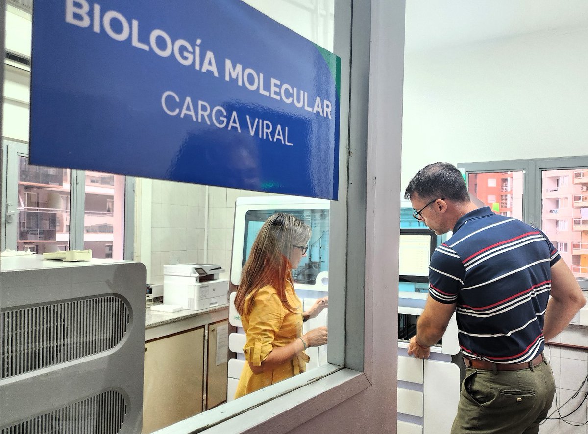 Hoy volví a mi casa, el Laboratorio Central. Fue una gran satisfacción reencontrarme con colegas con quienes compartimos una historia,  y la pasión por la salud pública.
Un primer día para repasar líneas de gestión, escuchar y planear nuevos proyectos.
¡Gracias por la bienvenida!