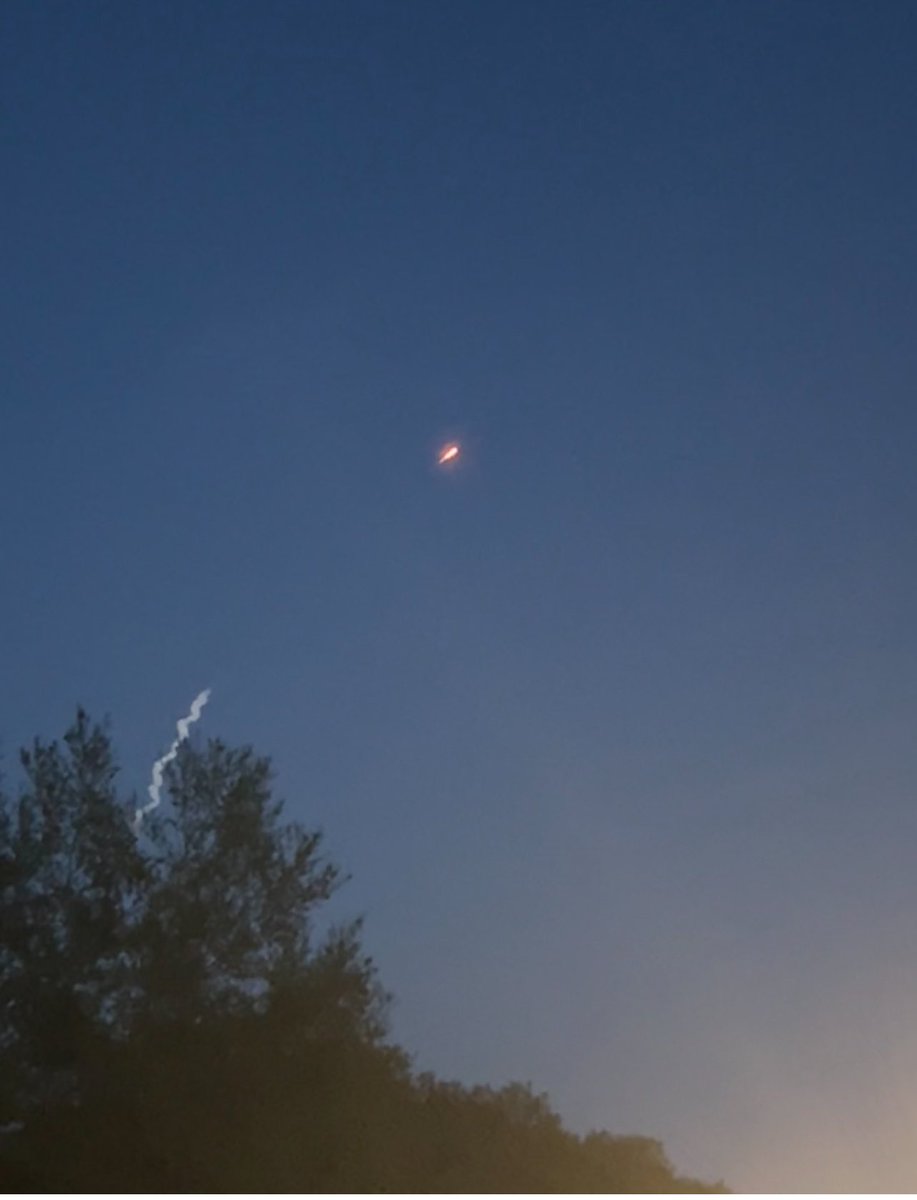 MilenniRamirez's tweet photo. Beautiful surprise on my routine walk 🔥
#SpaceX #WinterPark #Orlando https://t.co/KndJStJWFl