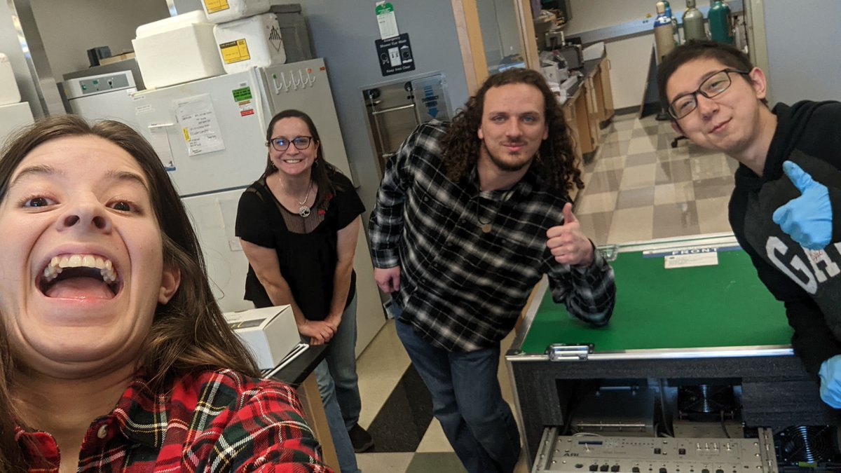 The team welcomes our VOC analyzer! GC PTR Vocus/AIM-TOF-MS from @AerodyneRes with support from @doescience @UArizonaCALES @uazresilience @UAZBIO5 @uazresearch @LBNLresearch It's going to be a busy year :)