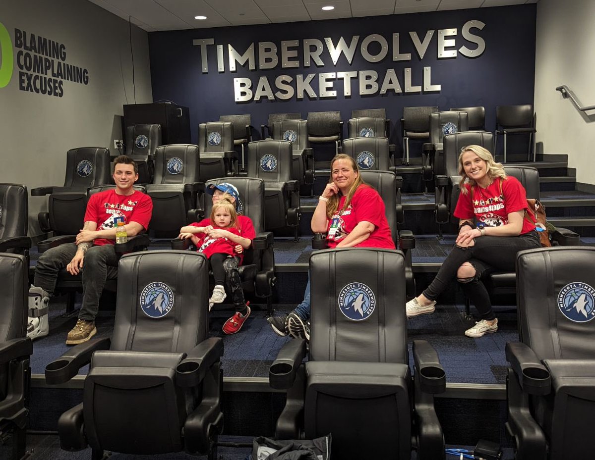 We are out here having a great time at the @Timberwolves game tonight! We are so grateful to our friends Gregg Farnum, @NBATA, and @WolvesLynxCI for such an amazing pregame behind the scenes and court side experience. 🏀