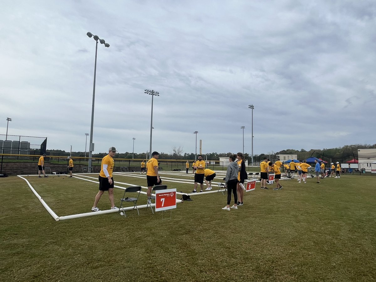pitabagels's tweet photo. random dump and tidbits of my 2nd semester in grad school. from the first day of class on pink tuesday, to feeling like a kid again at feld entertainment to volunteering at the special Olympics, it’s been hectic to say the least but I’ve had fun. go grad school amiright? #vsem https://t.co/tXmrTEApn6
