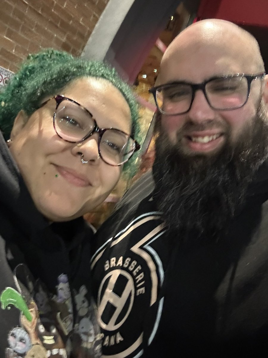 theelphyys's tweet photo. Day 4 of 31 with your favorite long distance duo!! Let’s go! Let’s get these Victory Royales!! Come join us on Twitch and TikTok for some Fortnite fun!! #duostream #dualperspective https://t.co/0xTf2o6pJg