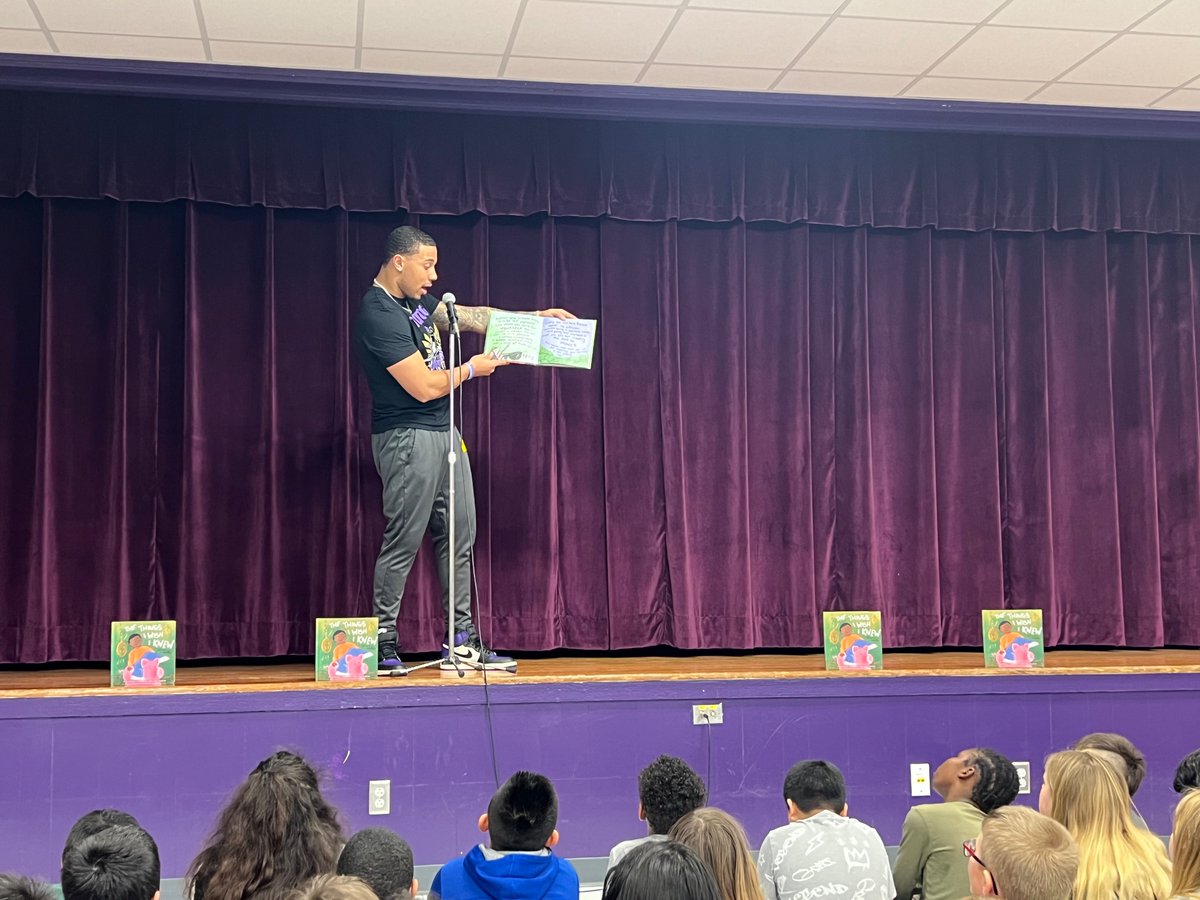 @JulioAyamel came and read his book to us today and our s’s absolutely loved it! Not only do they think Julio is the coolest human ever, but they learned so much about financial lit. Thank you @JulioAyamel for visiting us today. You made our s’s day! #tiwik #pvespanthers