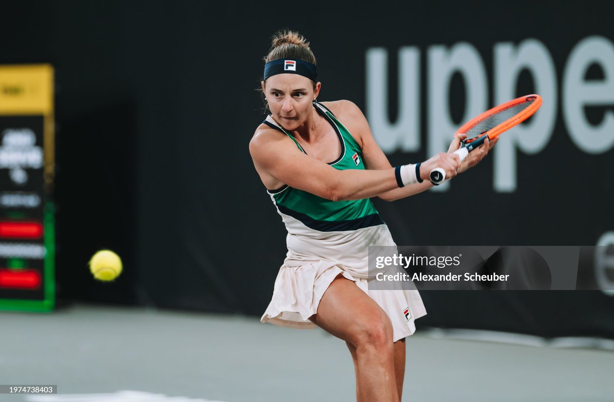🔝 SI, VAMOS. 

🇦🇷 Nadia Podoroska consigue una buena victoria y vence en sets corridos a 🇦🇺 Olivia Gadecki; 6-2 y 6-4.

Estaba 4-0 en el segundo y la australiana se lo levanto.

🔥 Muy consistente Nadia, tratando de que la otra falle y pierda puntos claves.