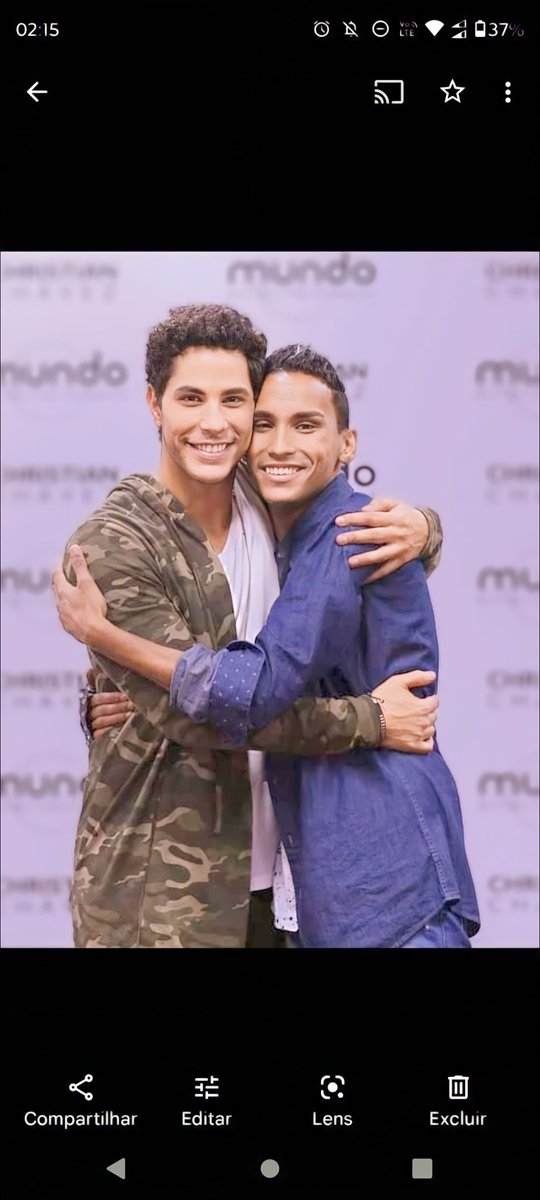 edsonpazreal's tweet photo. no debes saber que fuerte es um poder de un abrazo @christiancha https://t.co/52Xjj9vtXa