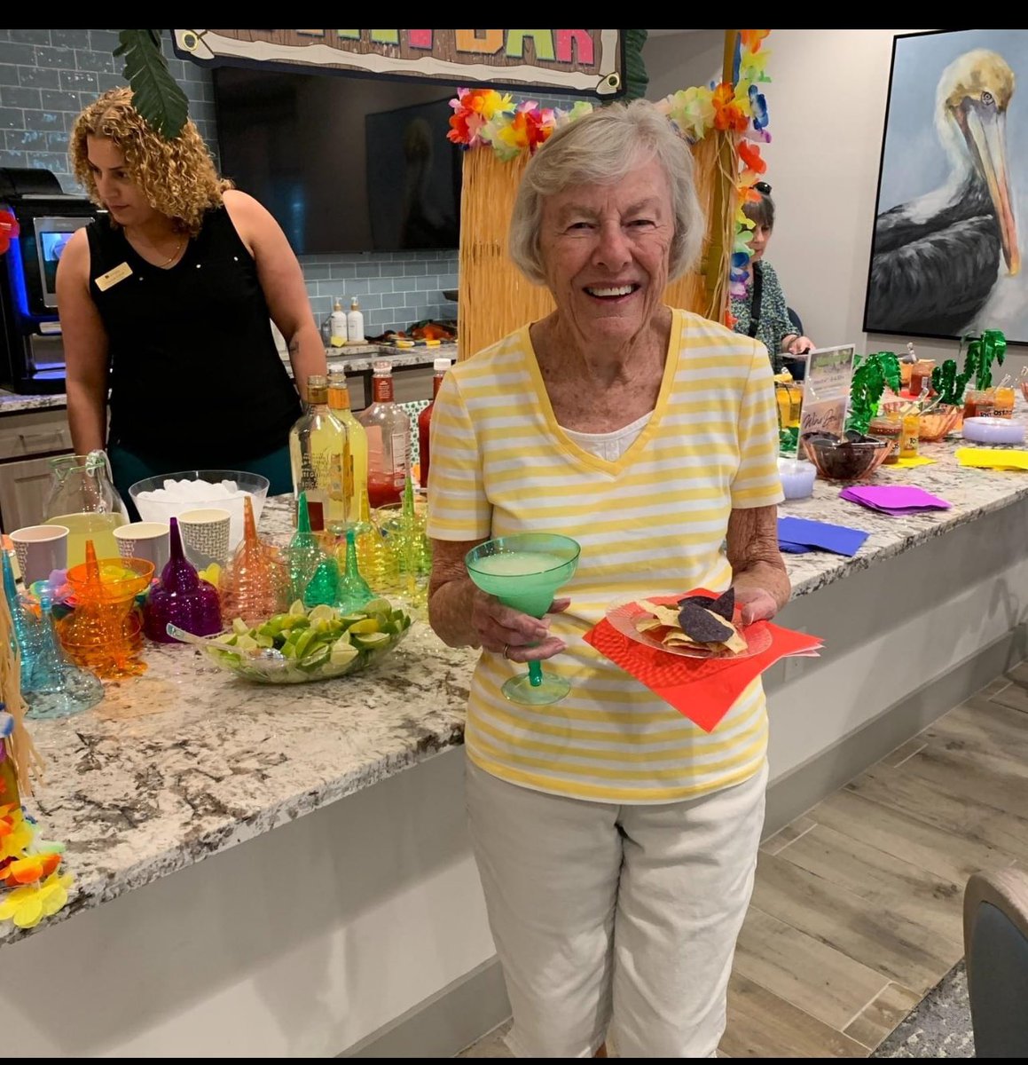 Chippin' dippin' Margarita sippin'!  Happy Margarita Monday!  

#margarita #jimmybuffet #margaritatime #margaritaville #alwaysunited #sovanastuart #55pluscommunity #blenderdrinks #unitedgroupofcompanies #communitygatherings