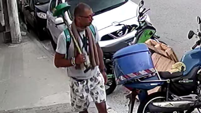 Camaleaofonseca's tweet image. Roubaram minha moto na zona norte, avn imirim próximo ao cemitério chora menino.
Foto da moto e da cara do comédia, me ajudem a deixar ele famoso