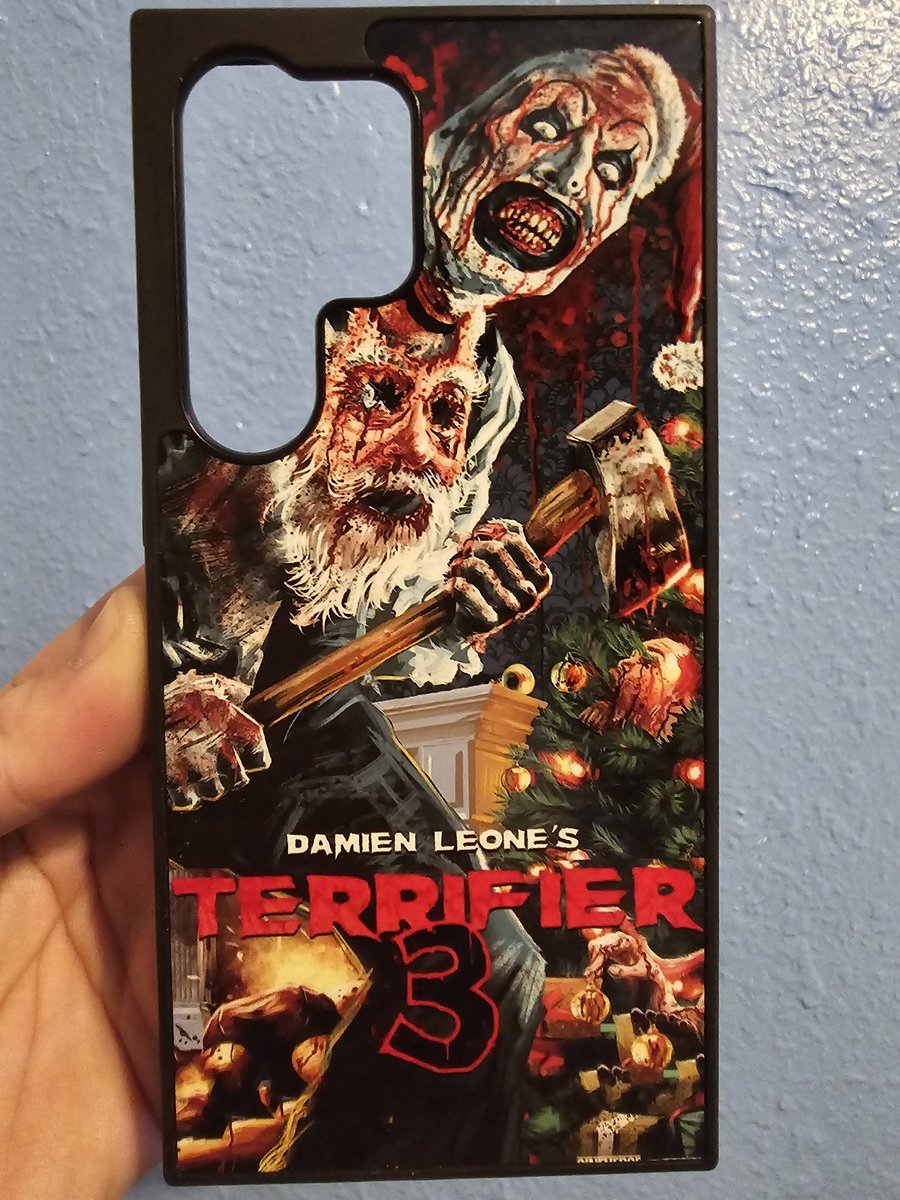 alyxhorror's tweet photo. Just wanted to post a better pic of the Terrifier 3 phone case I had made!!! Looks dope! 235 days until Terrifier 3!!! #Terrifier #Terrifier2 #Terrifier3 #Terrifam #ArttheClown #ComingSoon #HorrorCommunity #Horrorfam https://t.co/PkGzakFuMT