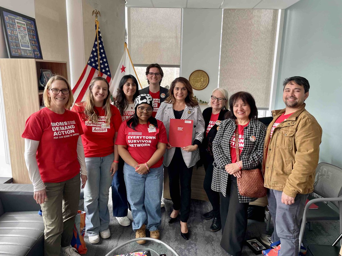 As a mother, it is always heartening to see advocacy for our state’s children. @MomsDemand always stands at the forefront of addressing our nation’s gun violence epidemic. Thank you for coming to speak with me today!