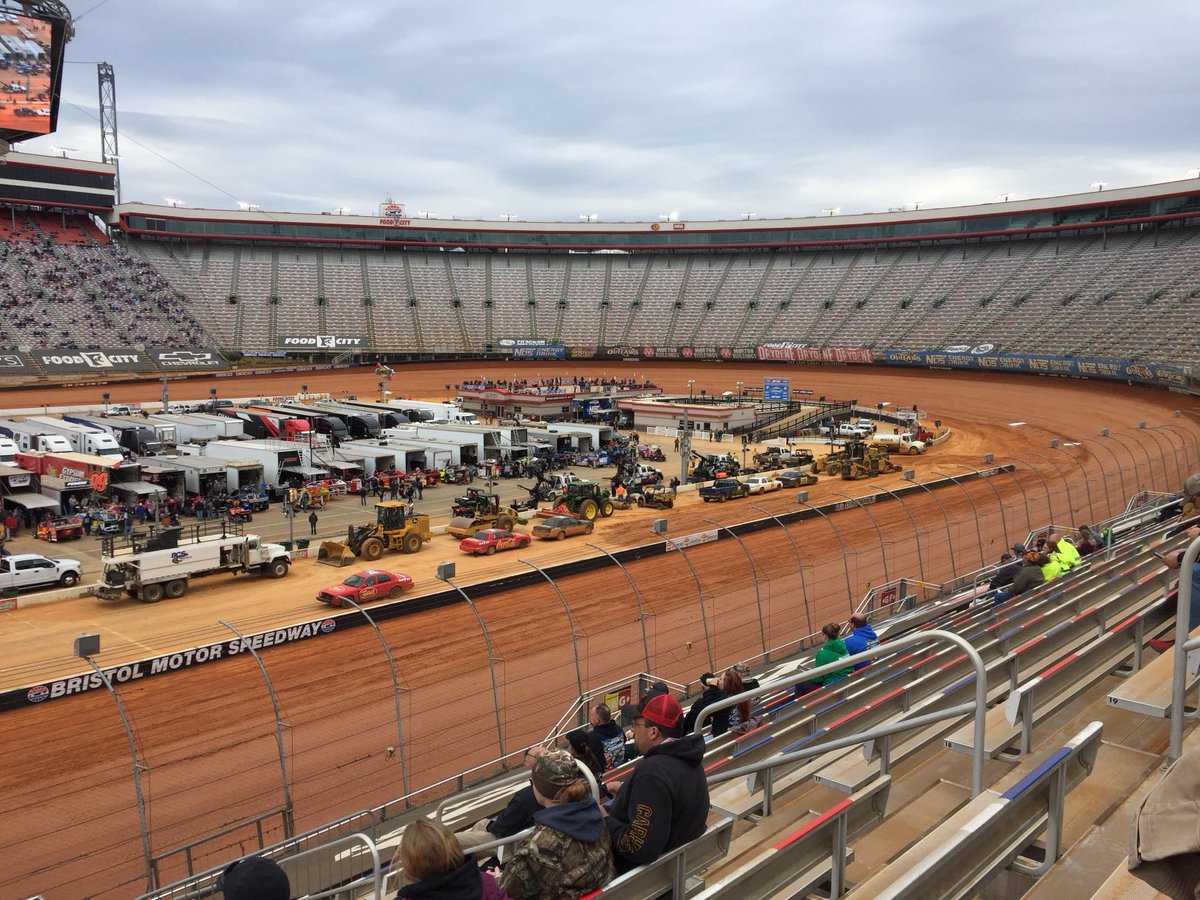 Looking into turn 3 & 4 at Bristol dirt race for the WoO sprintcars and DIRT big block modifieds in April 2021.