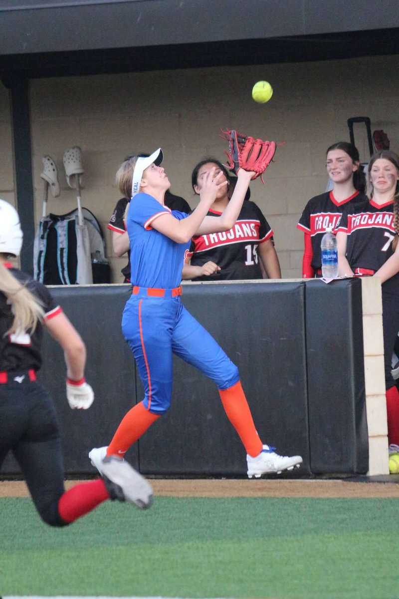 JNeal2026's tweet image. A little trip to the visitors dugout...@gogrizzsoftball @fchtxkay 
#firstbase
#grizzlysoftball