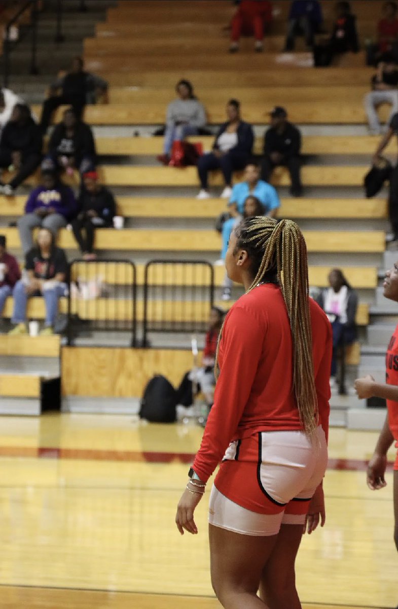 justiv0ry__'s tweet photo. Senior Night #22 Signing Out 📖❤️. https://t.co/x43w7aNNsb