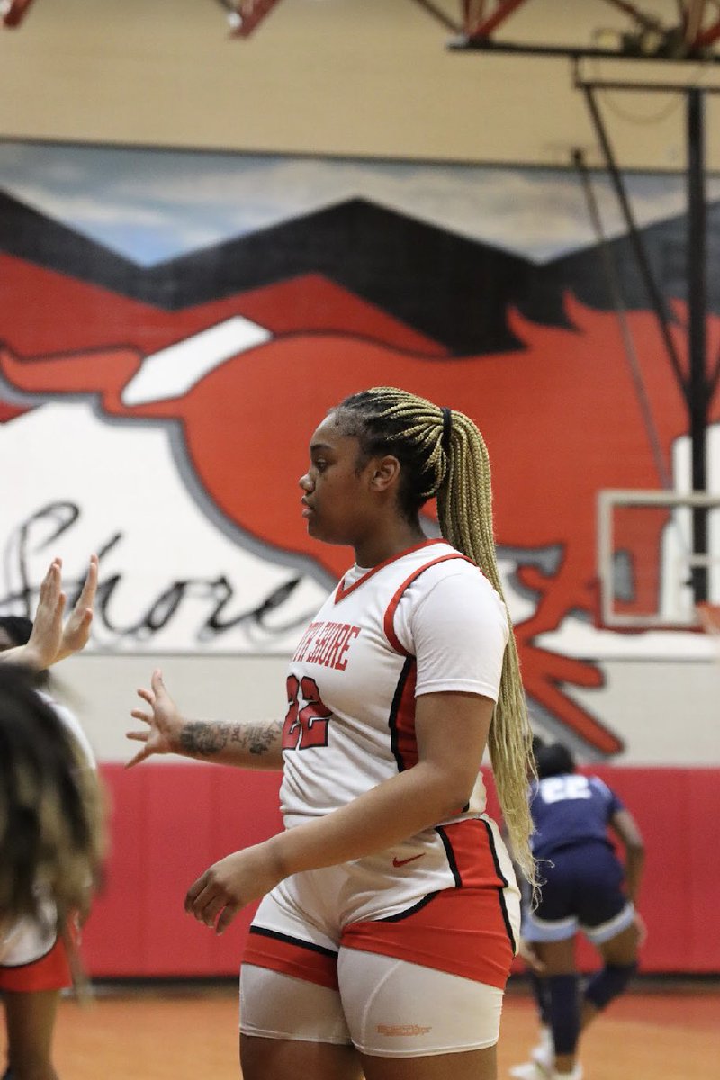 justiv0ry__'s tweet photo. Senior Night #22 Signing Out 📖❤️. https://t.co/x43w7aNNsb