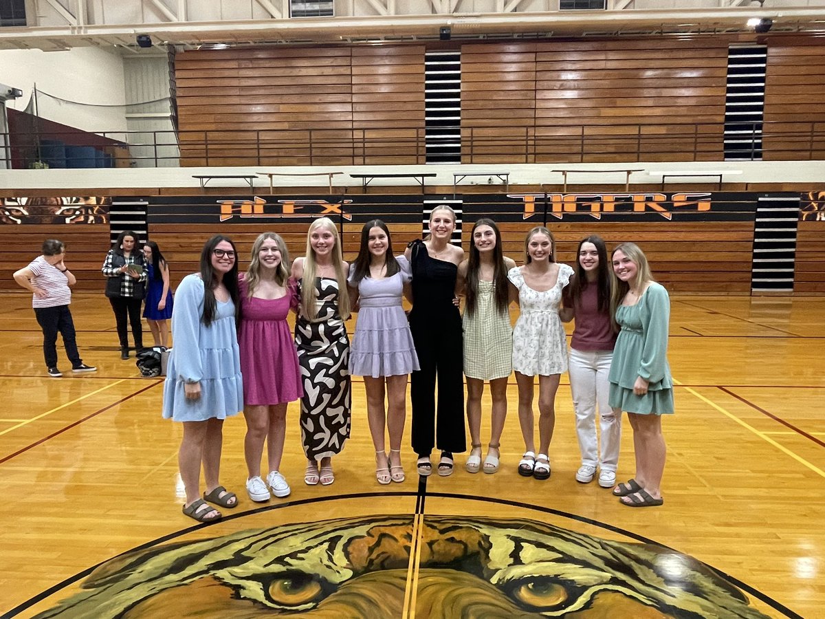 Congrats to these 10 Lady Tigers (Duckworth not pictured) on being inducted into National Honor Society tonight! #AlexTigers