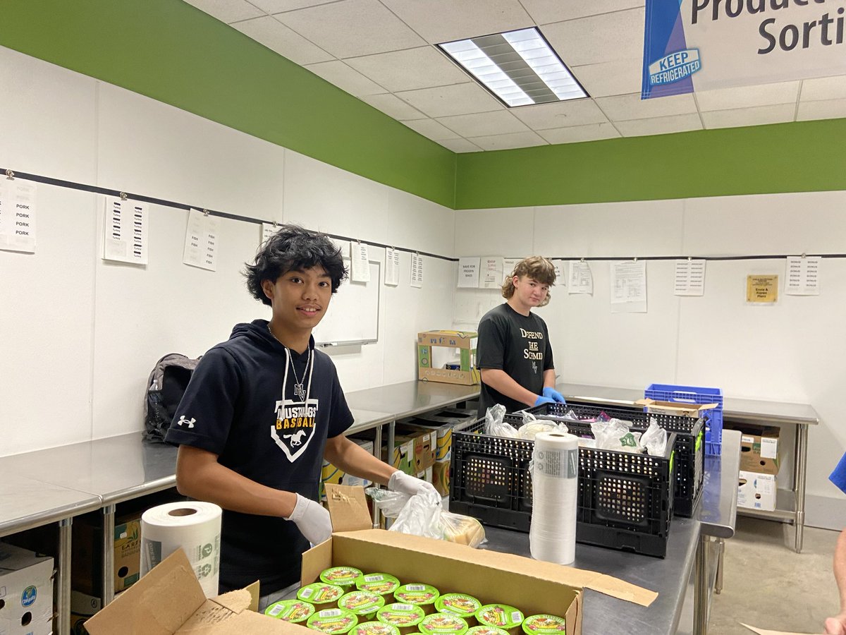 Week 2 of baseball is underway! JV the first team to volunteer at Loaves and Fishes this year. A long standing tradition in the Metea Baseball Program!
